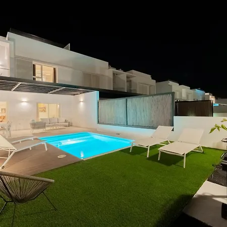 Desi Relaxing With Private Pool Villa Playa Blanca