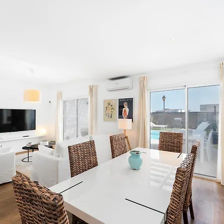 Desi Relaxing With Private Pool *